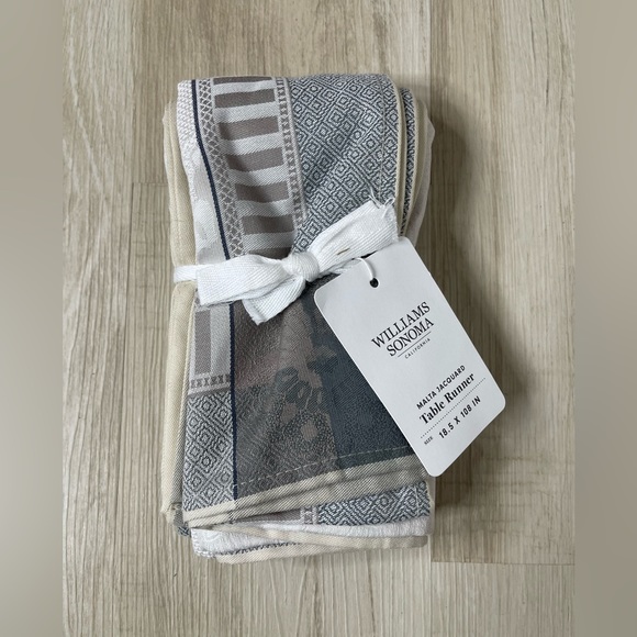Williams Sonoma Other - Williams-Sonoma maltaJacquard Cotton Linen Table Runner 18.5” x108”